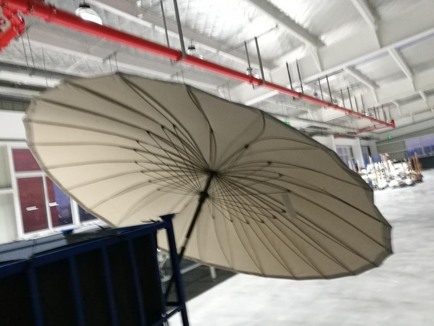 Machine de découpe monocouche informatisée de tissu de parapluie